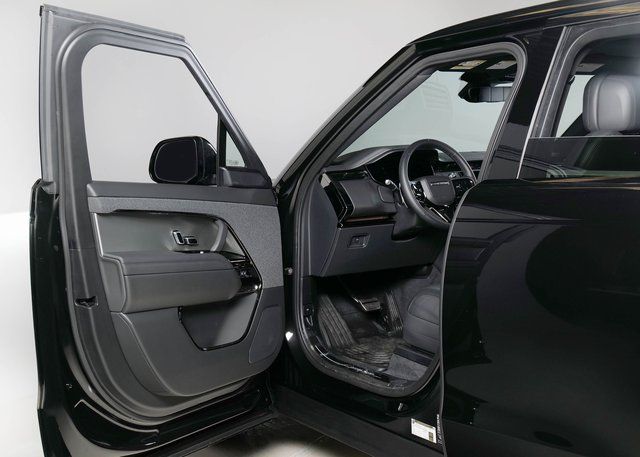 2025 Land Rover Range Rover Sport SE photo 17