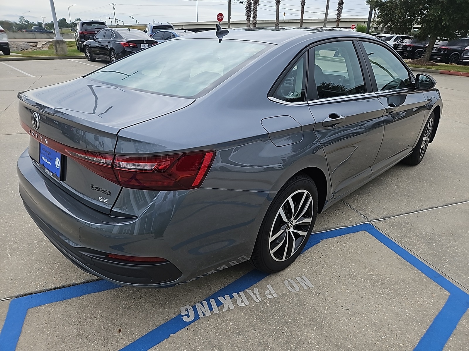 2025 Volkswagen Jetta 1.5T SE photo 2