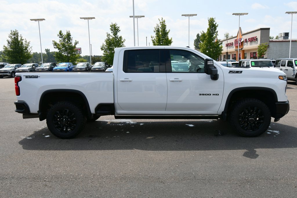 2025 Chevrolet Silverado 3500HD LTZ photo 7