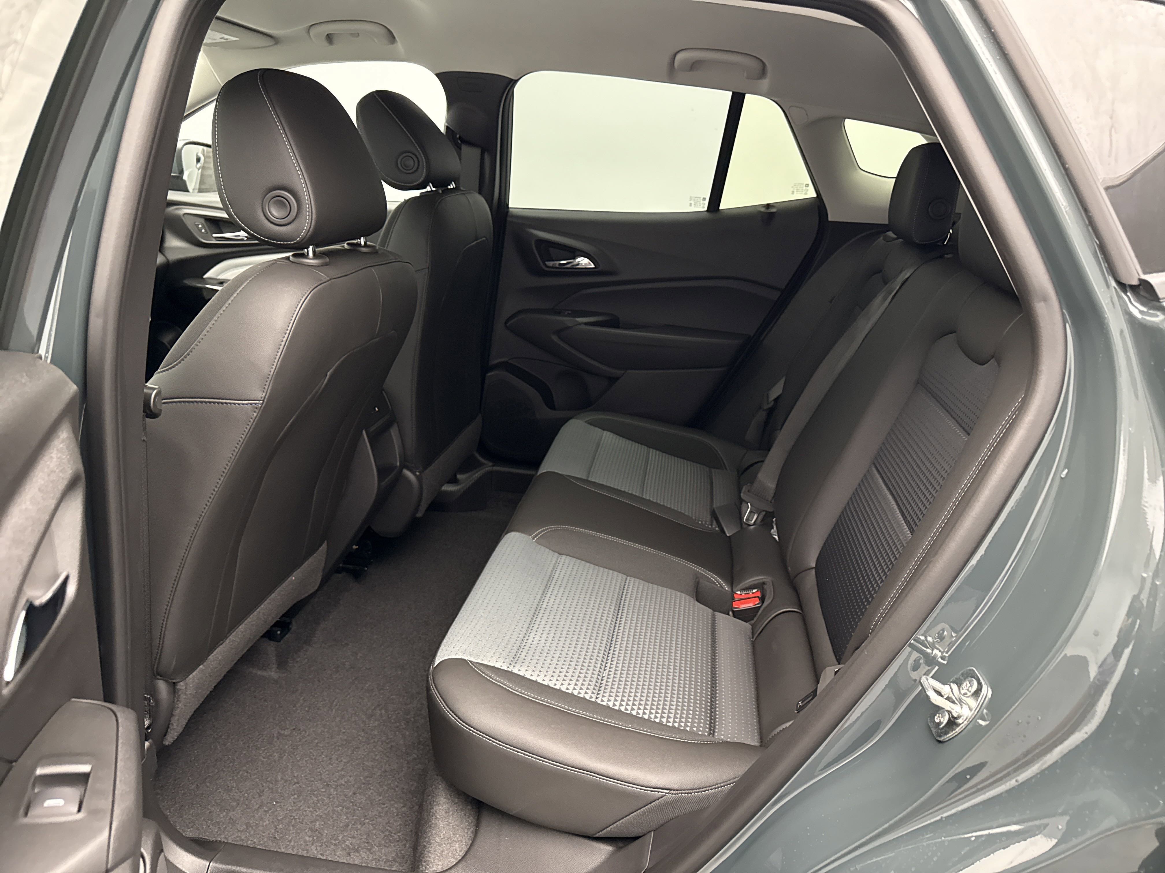 2025 Chevrolet Trax LT photo 23