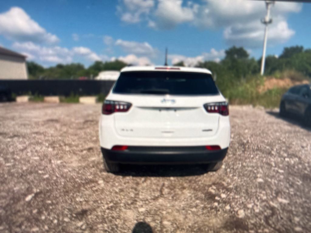2023 Jeep Compass Limited photo 2