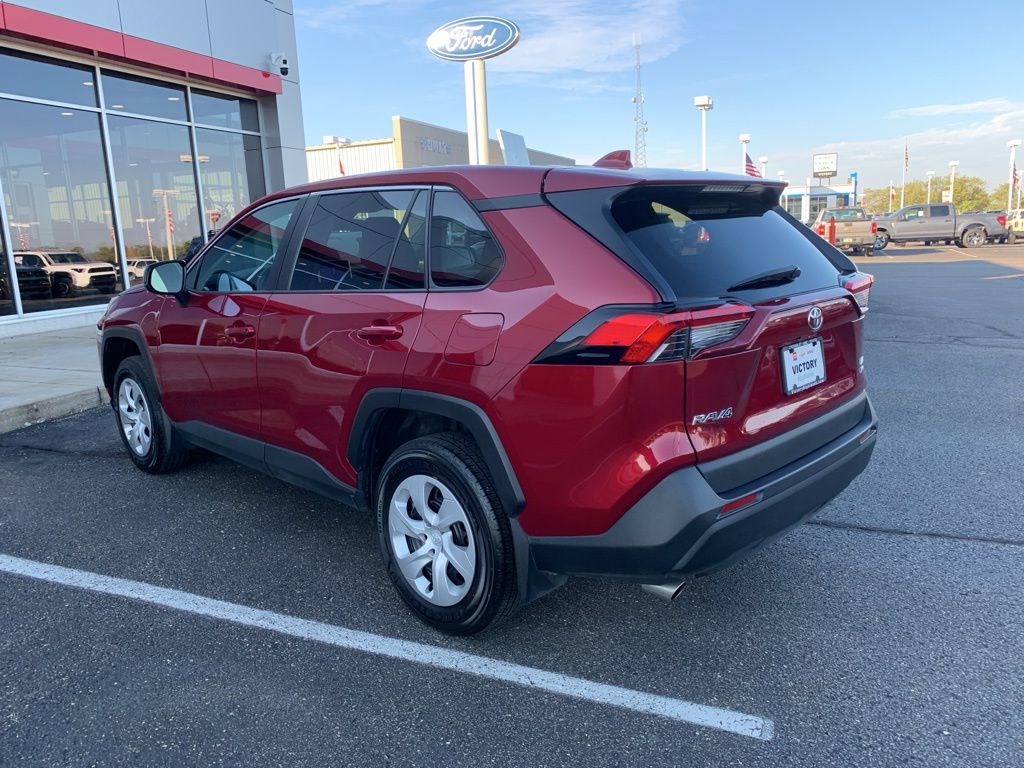 2024 Toyota RAV4 LE photo 4