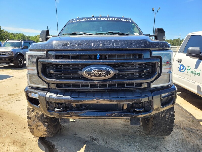 2022 Ford F-250 Lariat photo 2