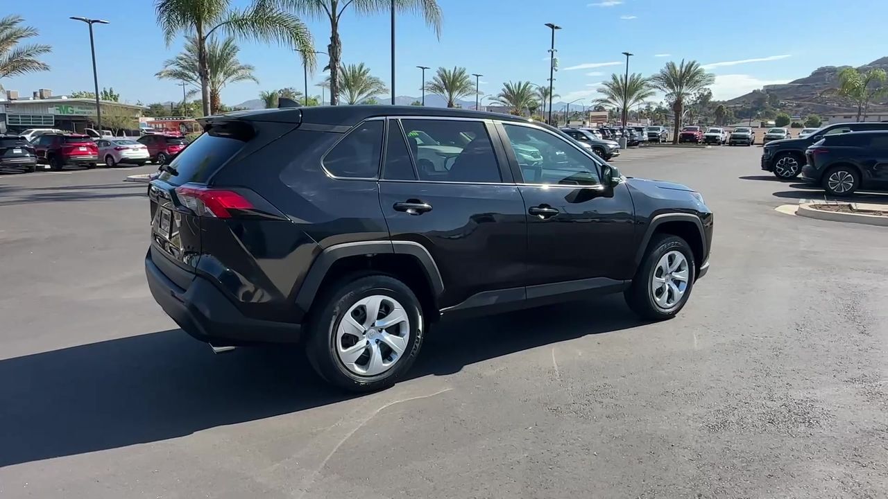 2022 Toyota RAV4 LE photo 49