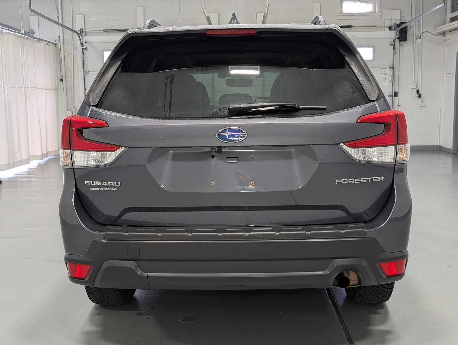 2021 Subaru Forester Premium photo 8
