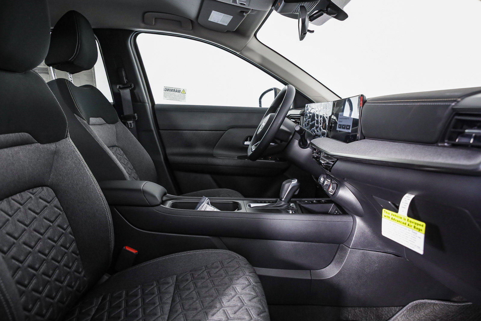 2025 Nissan Kicks SV photo 13