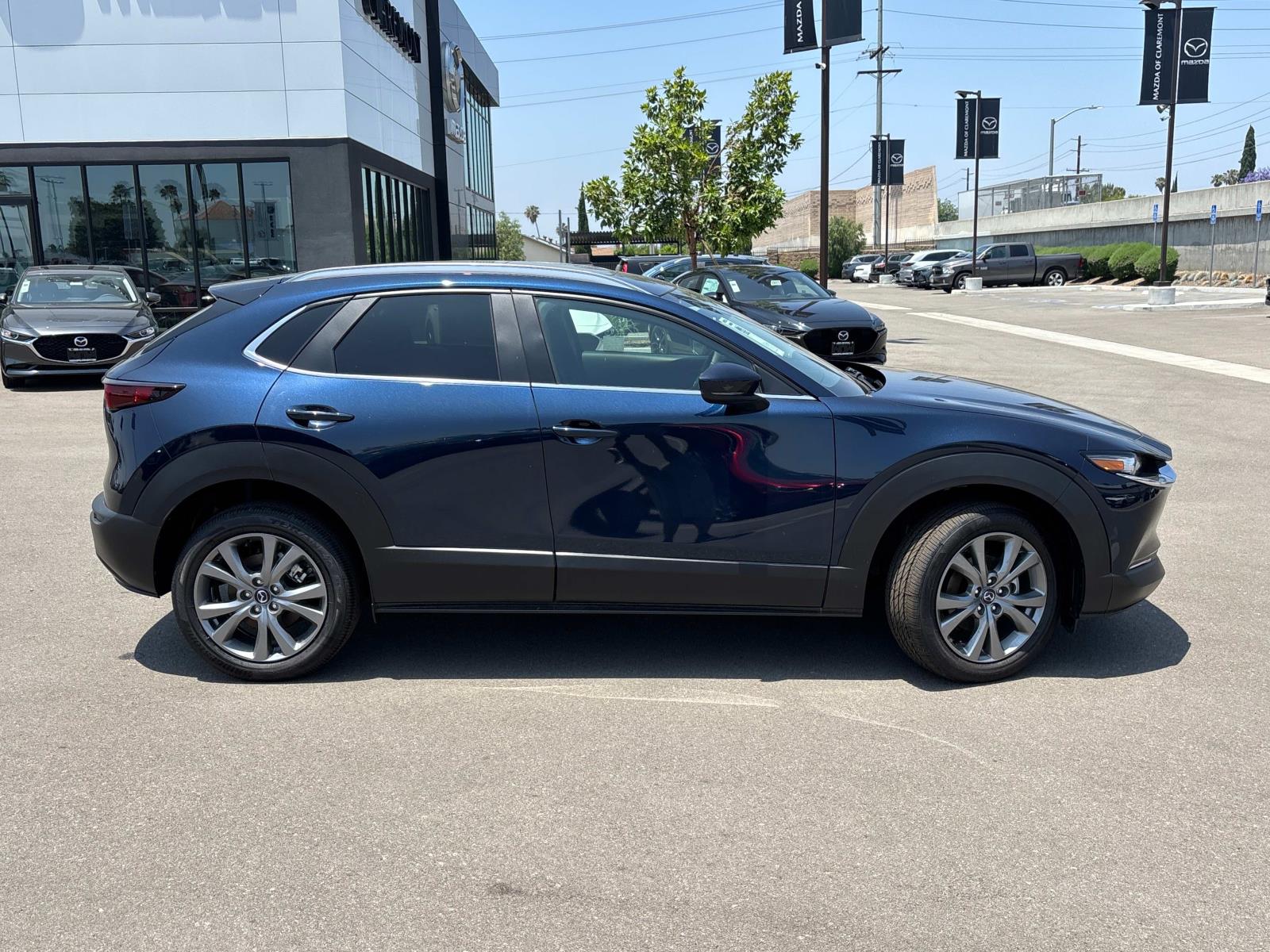 2025 Mazda CX-30 2.5 S Preferred photo 2