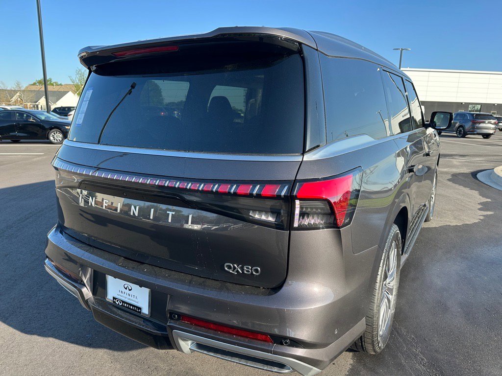 2025 Infiniti QX80 Luxe photo 3