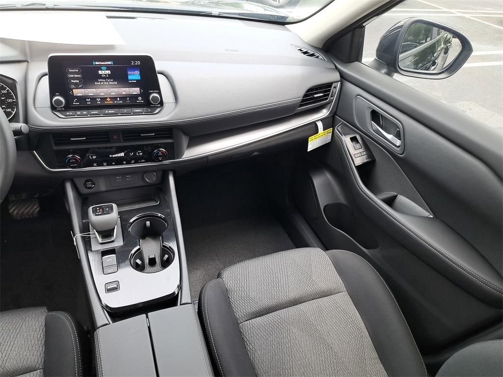 2026 Nissan Rogue SV photo 17