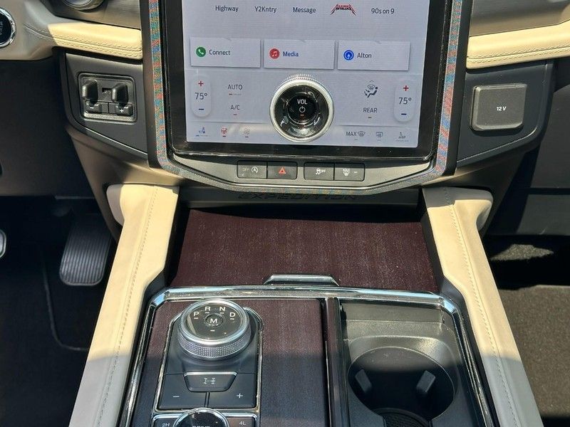 2023 Ford Expedition MAX Platinum photo 13