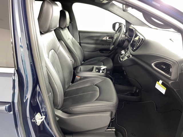 2025 Chrysler Pacifica photo 44