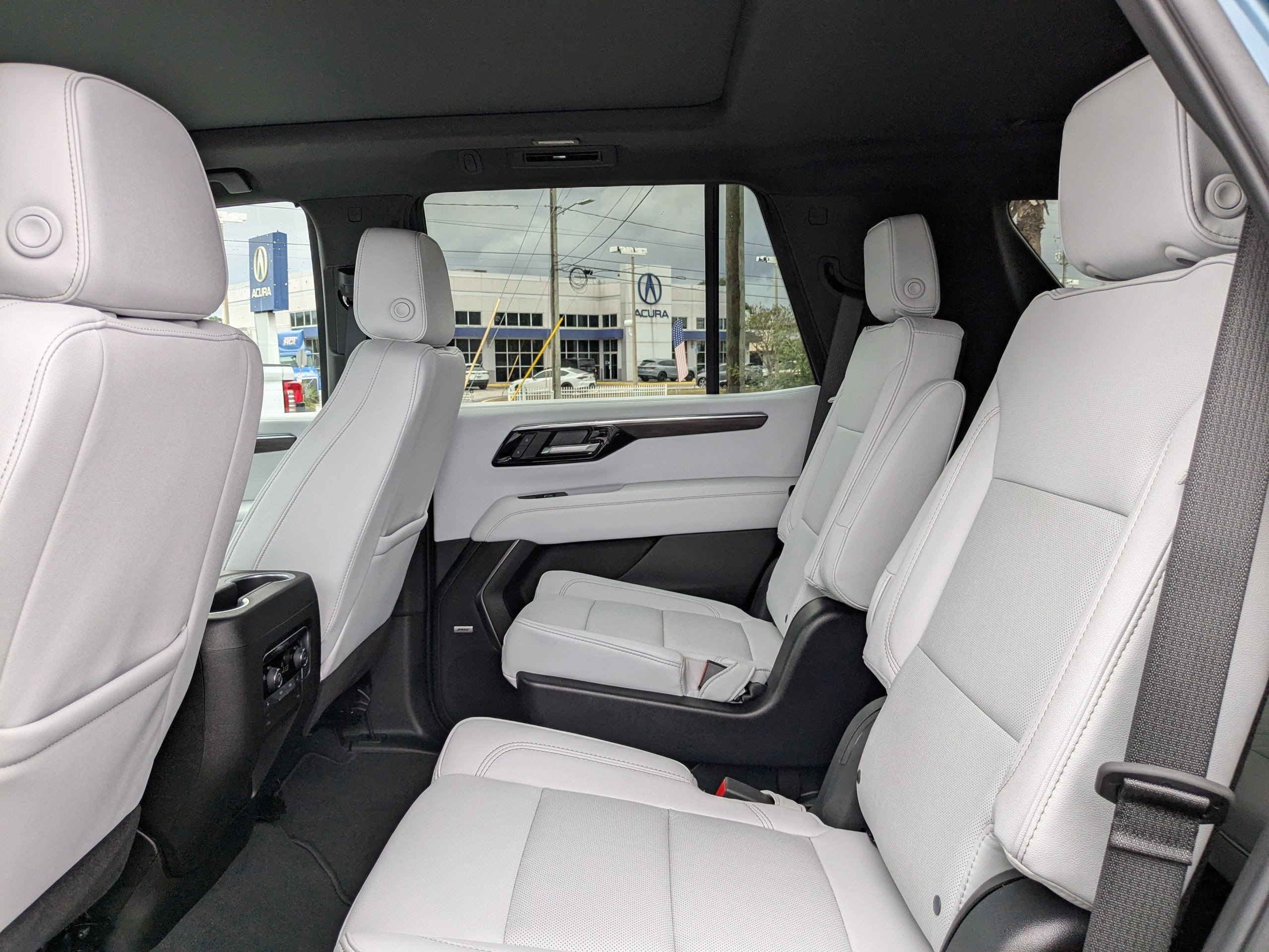 2025 Chevrolet Tahoe Premier photo 13