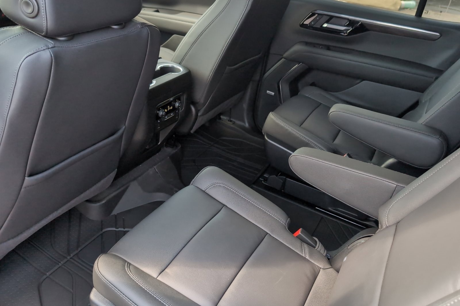 2026 Chevrolet Tahoe Z71 photo 12