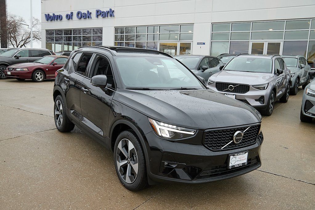 2026 VOLVO XC40 - Image 3