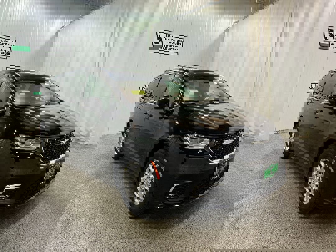 2026 Chrysler Pacifica Select's photo