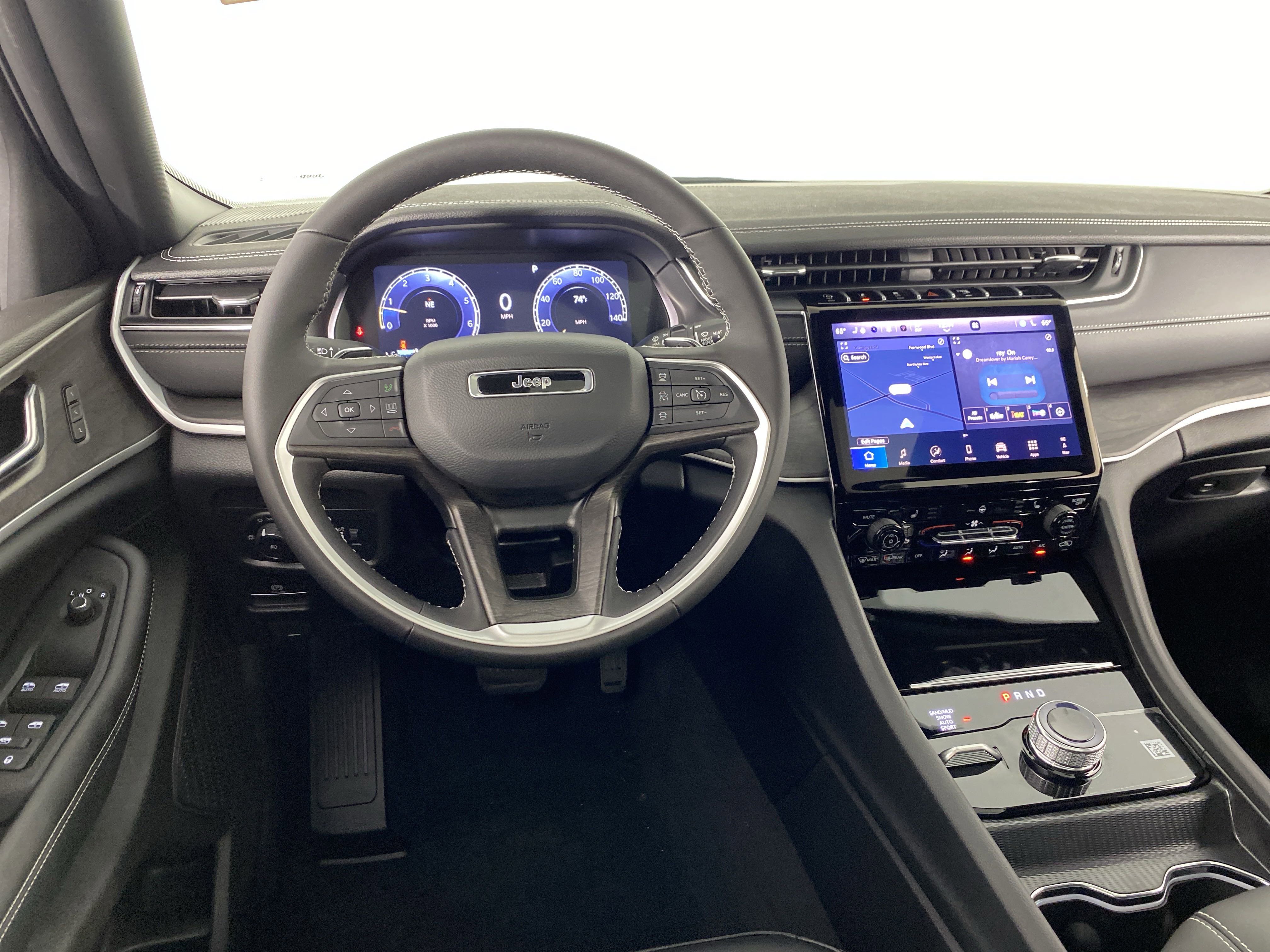 2025 Jeep Grand Cherokee Limited photo 2