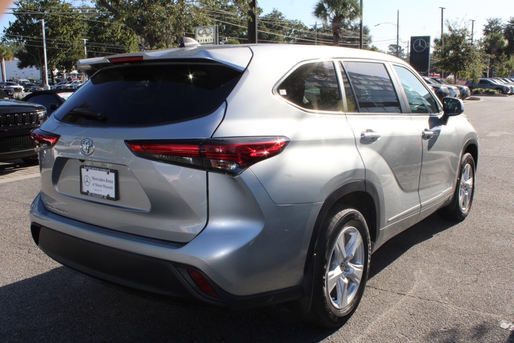 2023 Toyota Highlander L photo 6