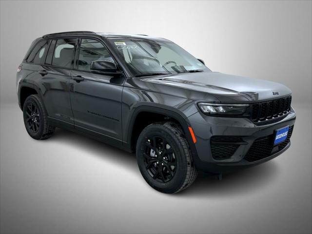 2025 Jeep Grand Cherokee Altitude photo 3