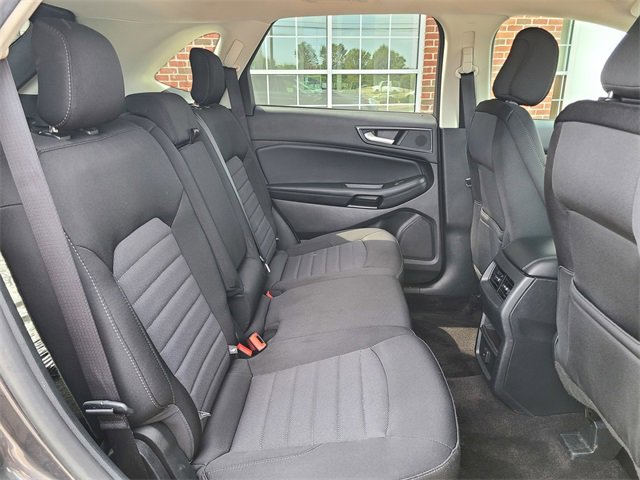 2020 Ford Edge SE photo 16