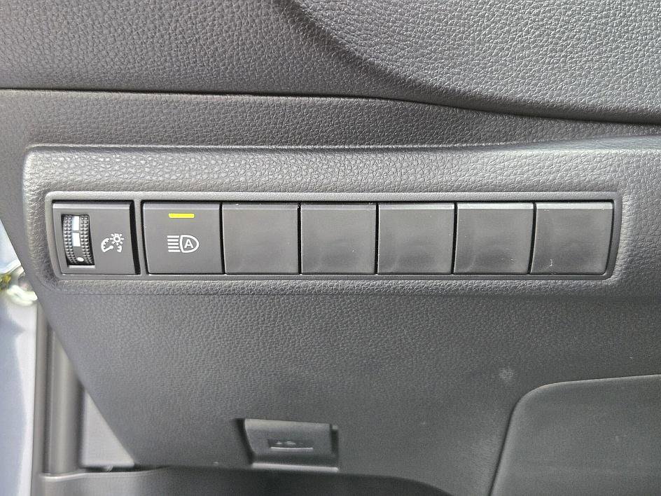 2025 Toyota Corolla LE photo 27