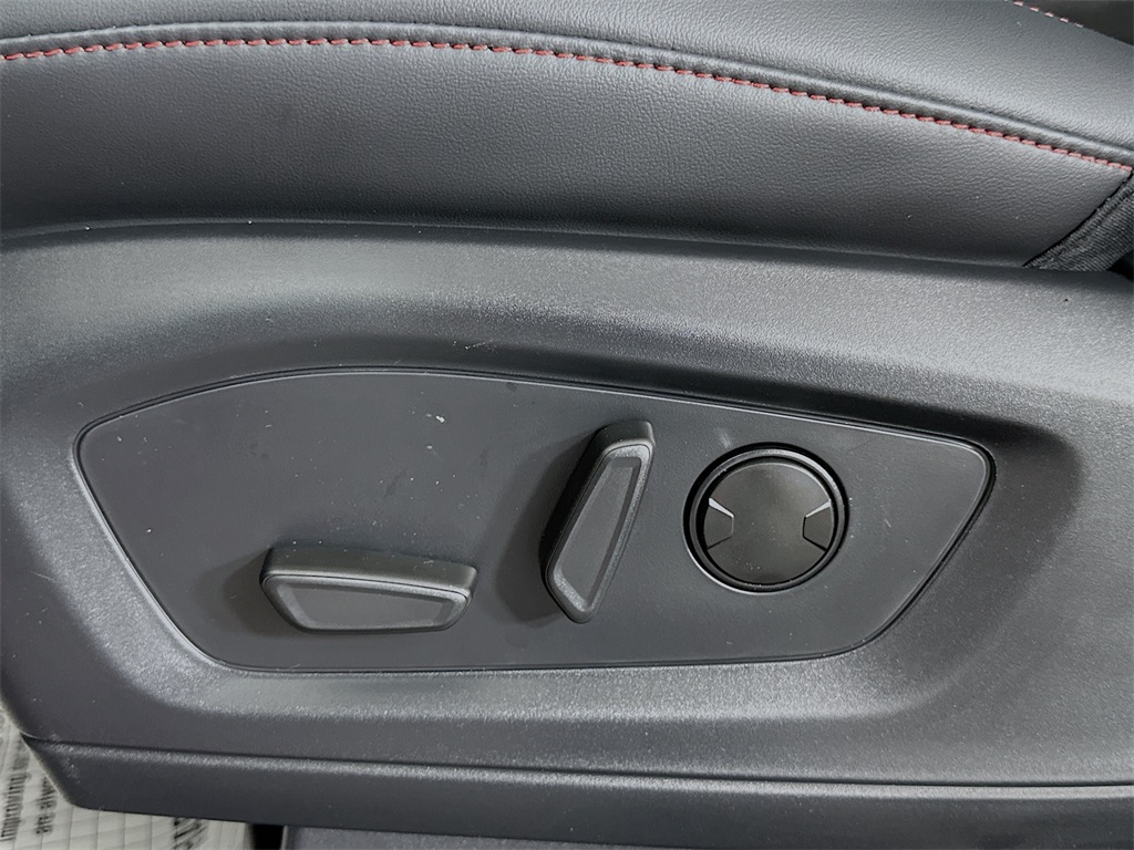 2025 Ford Explorer ST-Line photo 21