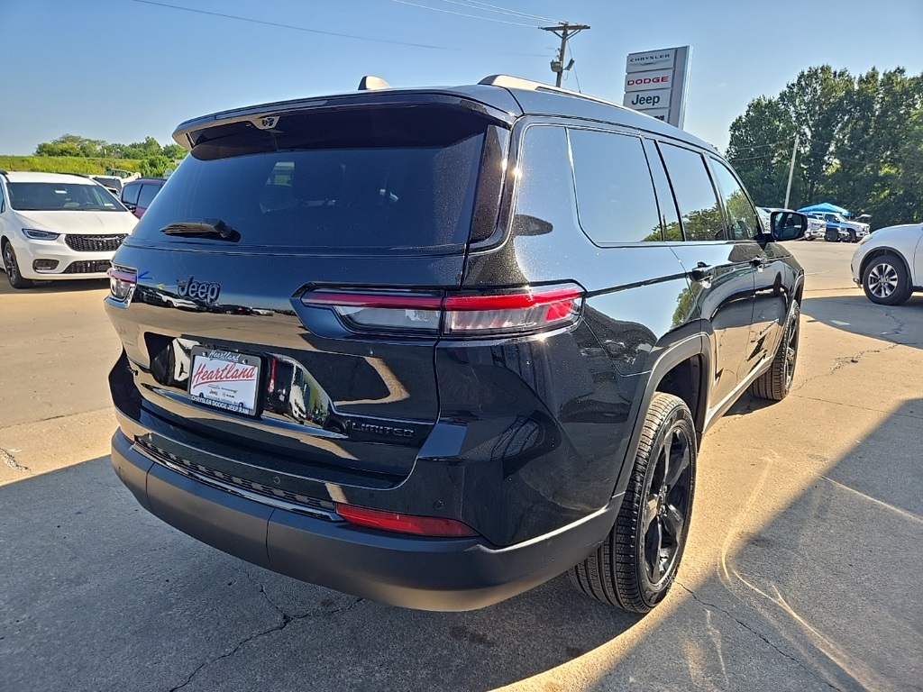 2025 Jeep Grand Cherokee Limited photo 3