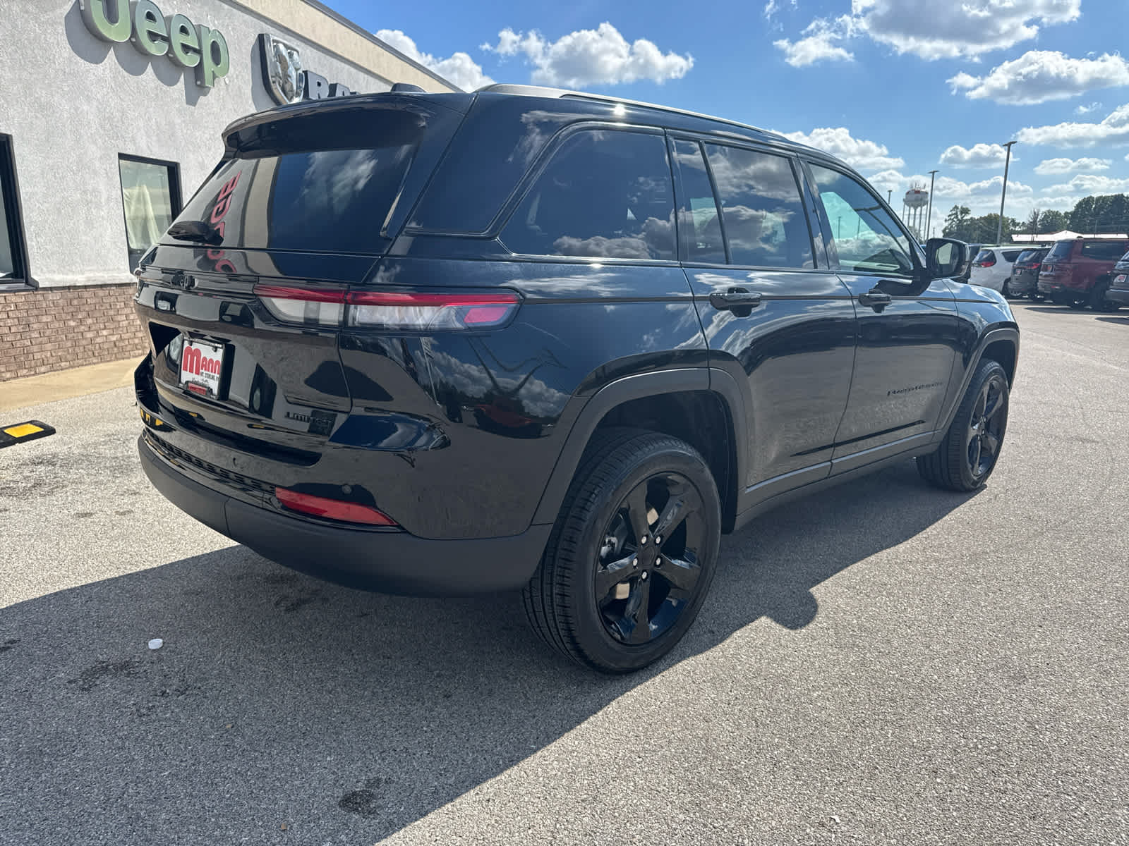 2025 Jeep Grand Cherokee Limited photo 2