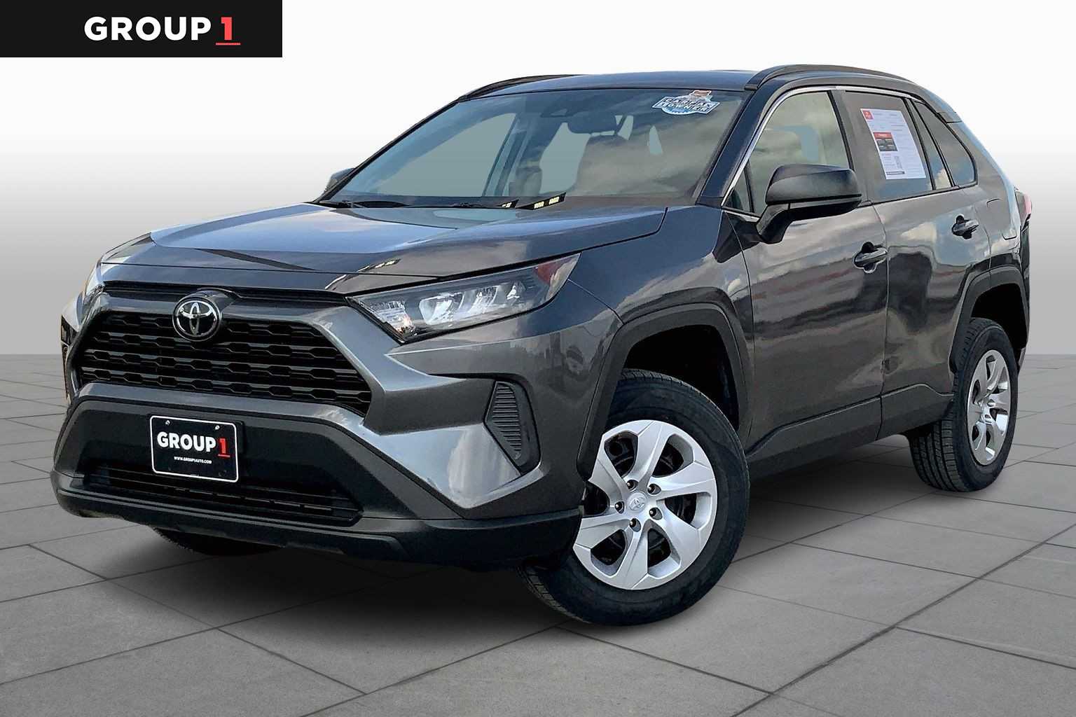 2021 Toyota RAV4 LE's photo