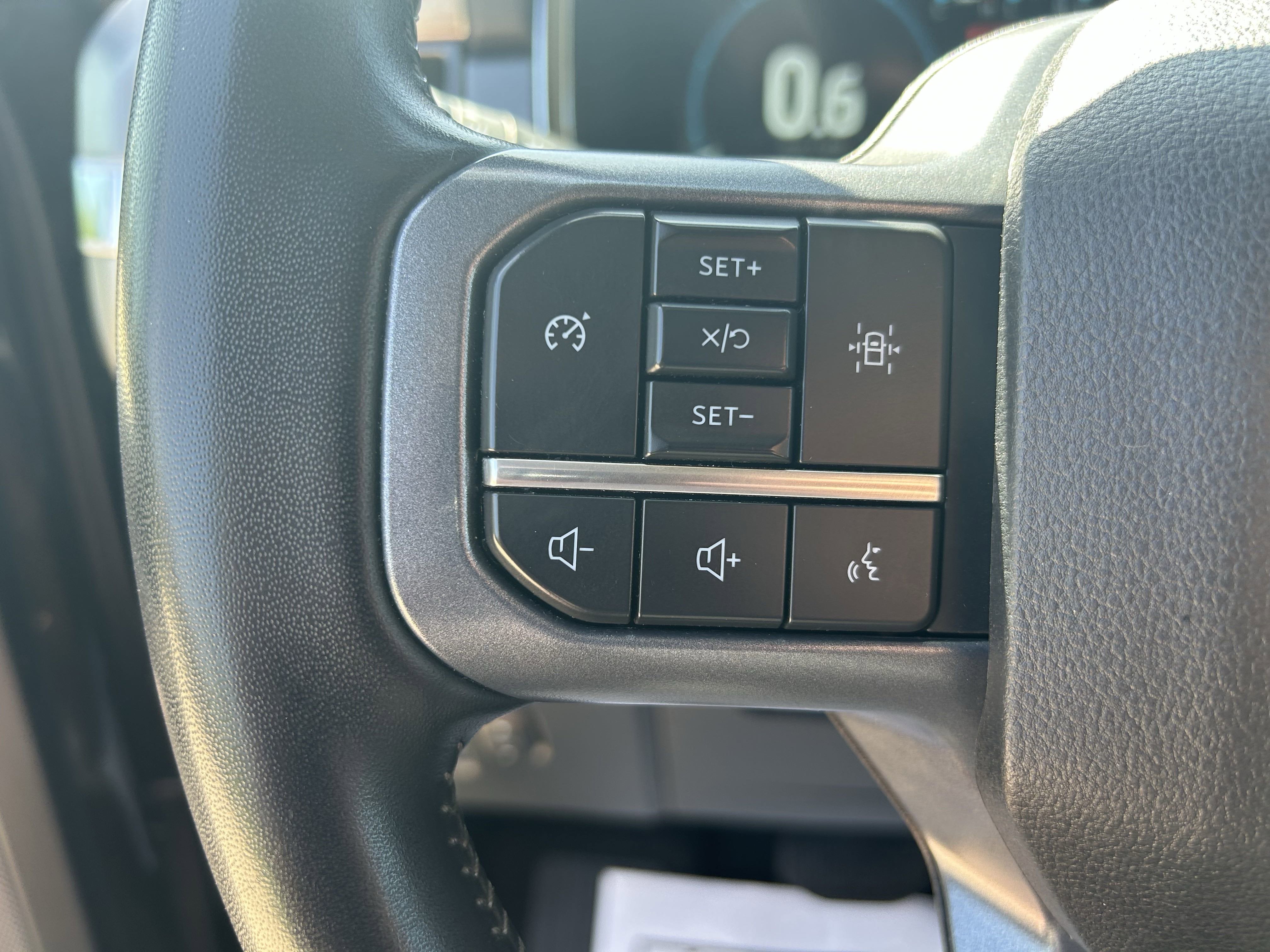 2023 Ford F-150 Lariat photo 2