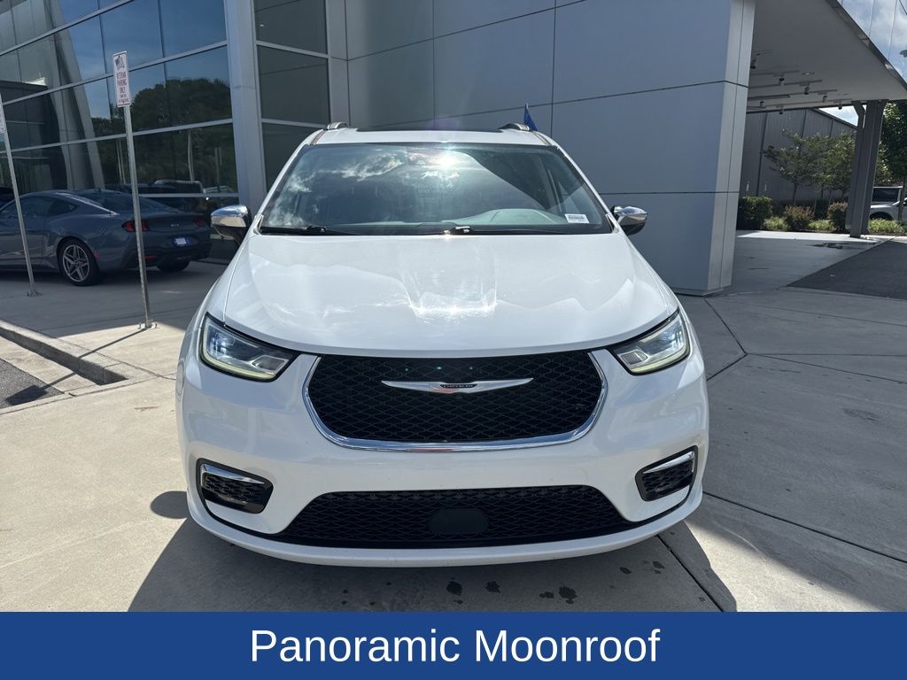 2023 Chrysler Pacifica Limited photo 3