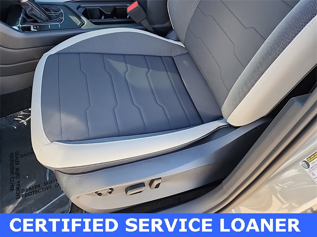 2025 Volkswagen Taos SE photo 11