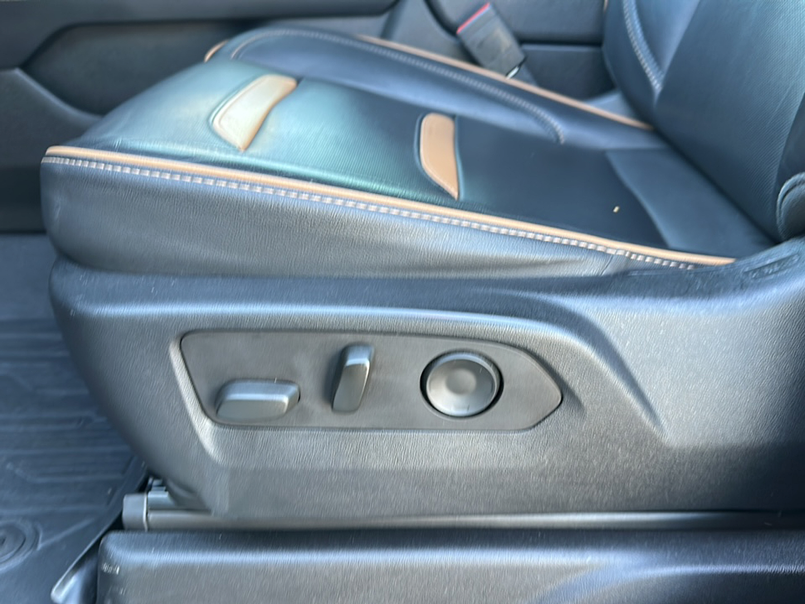 2021 Gmc Yukon AT4 photo 3