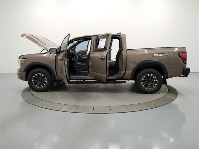 2023 Nissan Titan PRO-4X photo 12