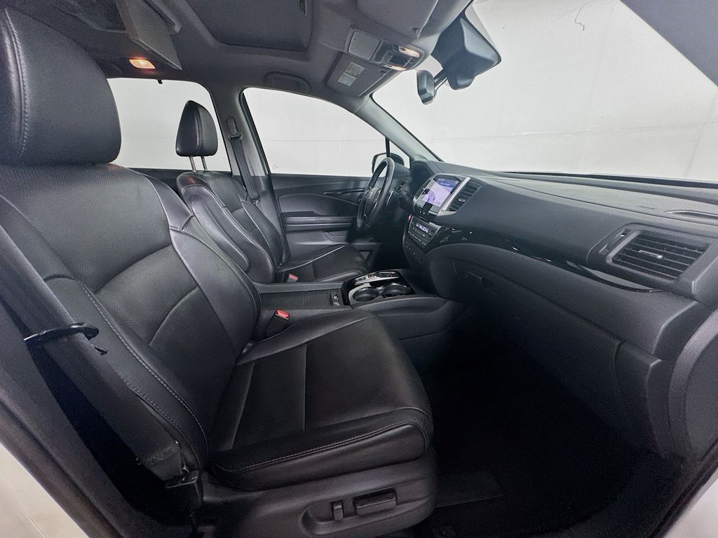 2016 Honda Pilot Elite photo 32