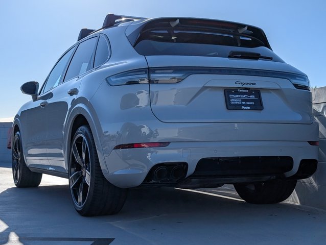 2023 Porsche Cayenne Platinum Edition photo 2