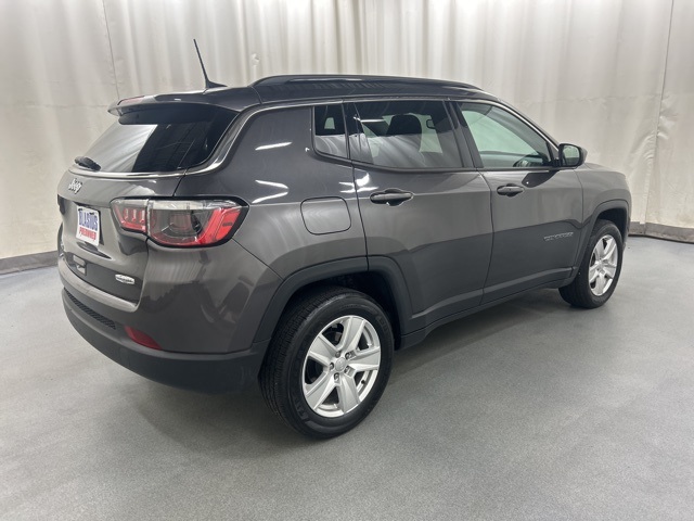2022 Jeep Compass Latitude photo 4