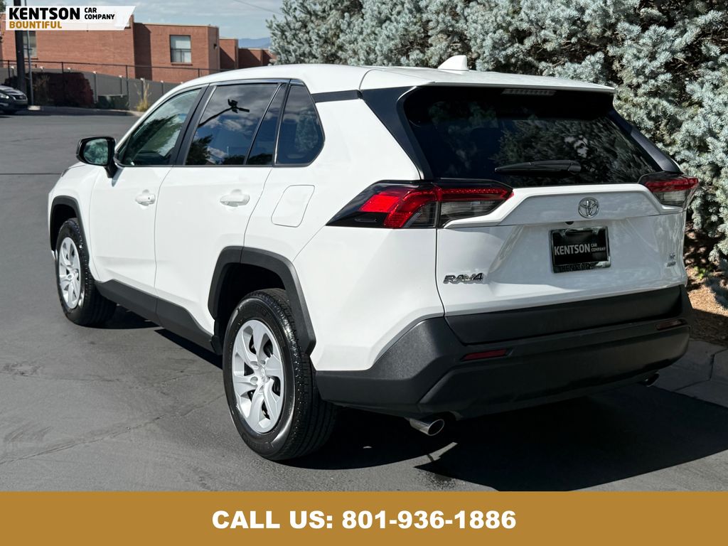2024 Toyota RAV4 LE photo 6