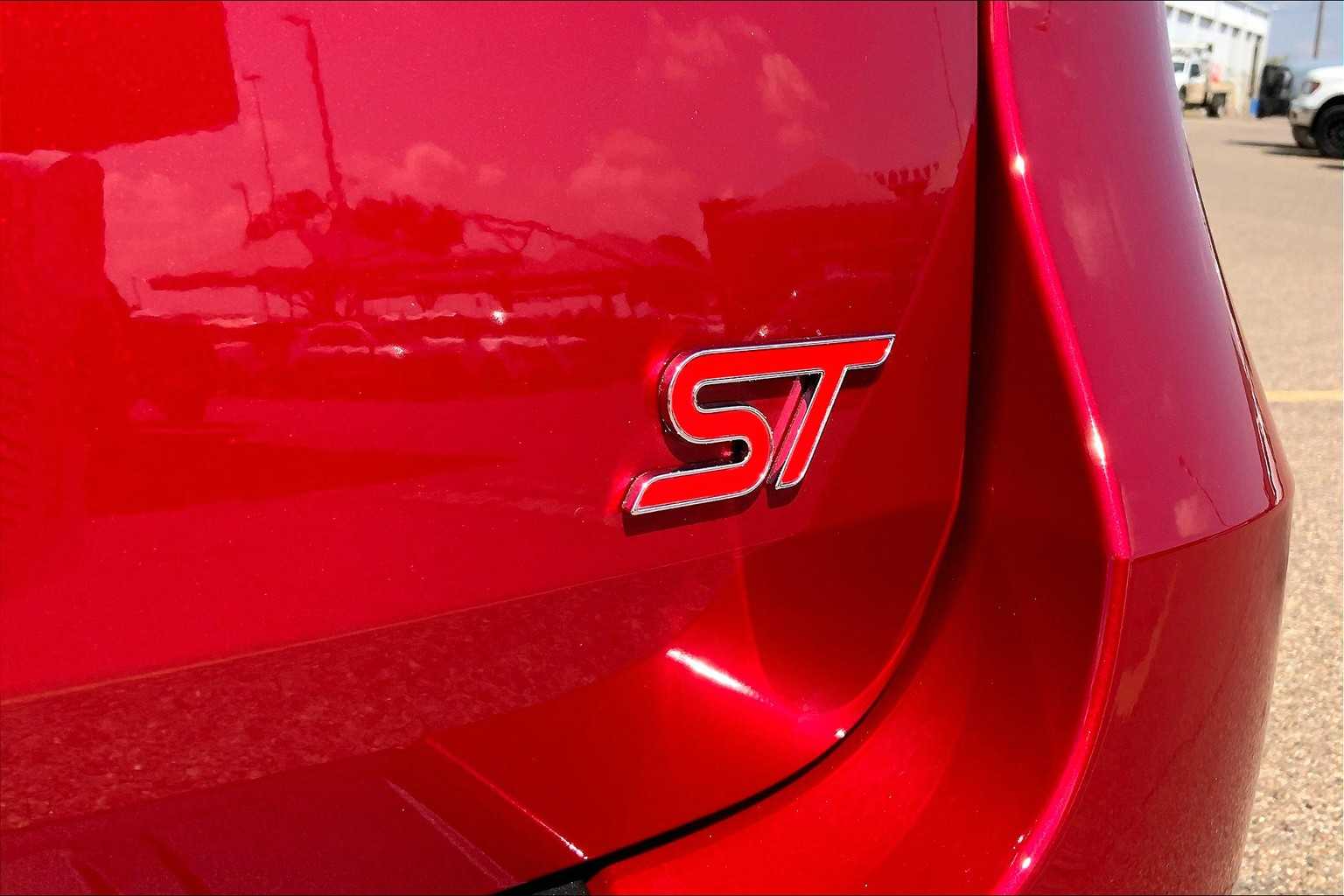 2025 Ford Explorer ST photo 15