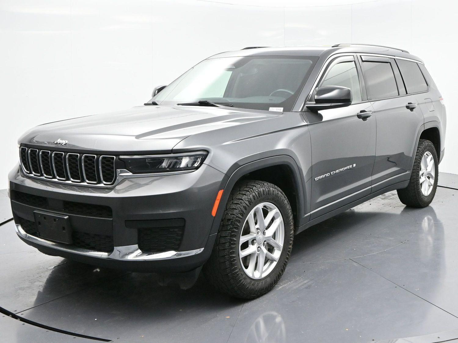 2021 Jeep Grand Cherokee Laredo photo 3
