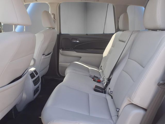 2022 Honda Pilot Touring photo 17