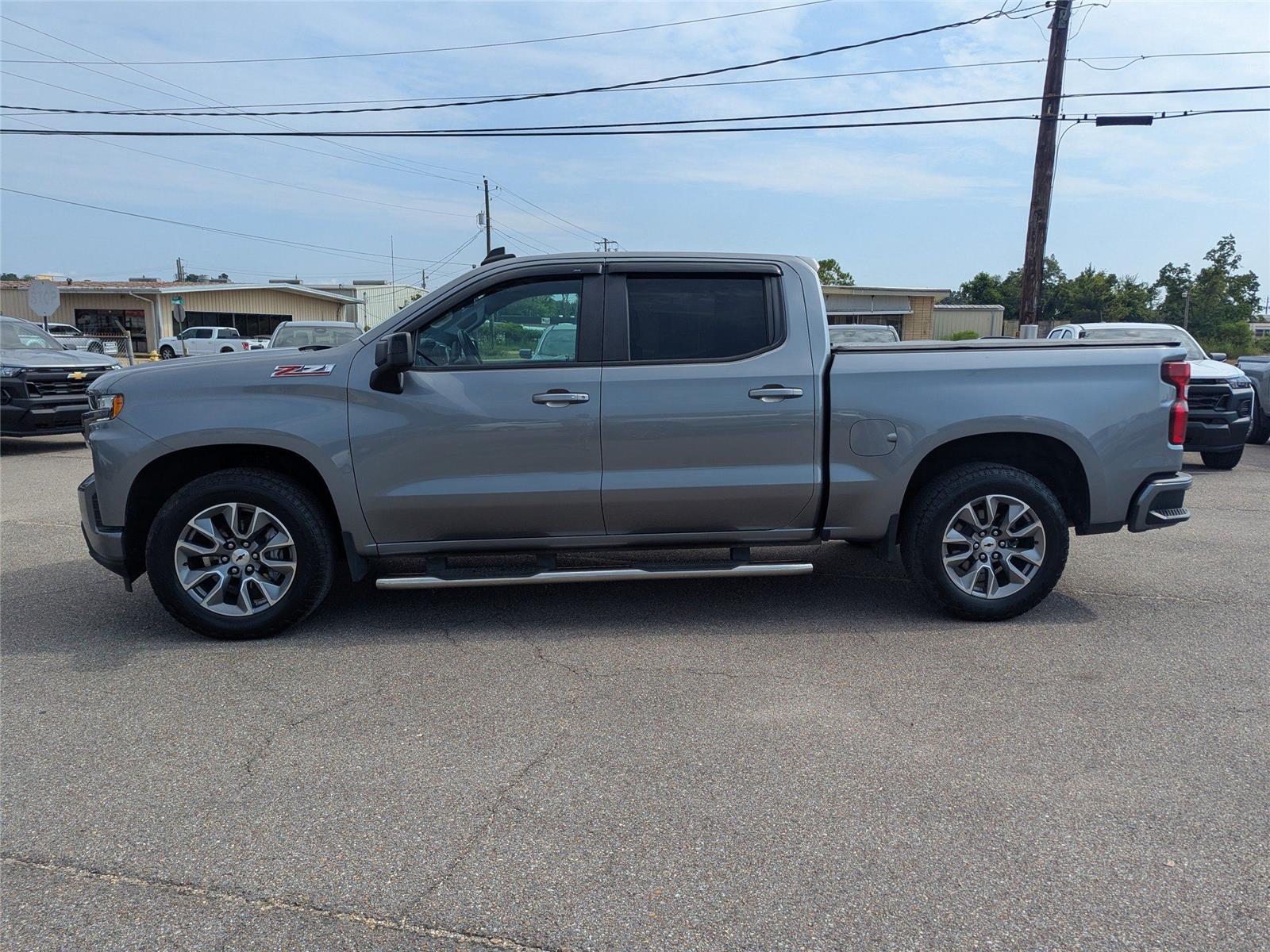 2021 Chevrolet Silverado 1500 RST photo 2