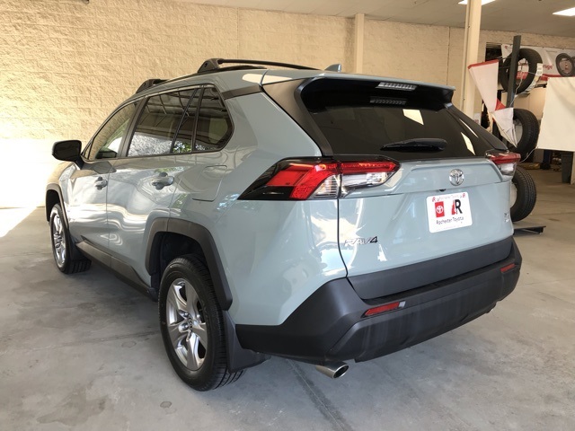 2022 Toyota RAV4 XLE photo 4
