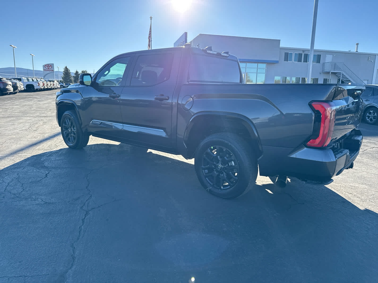 2025 Toyota Tundra Platinum CrewMax photo 4