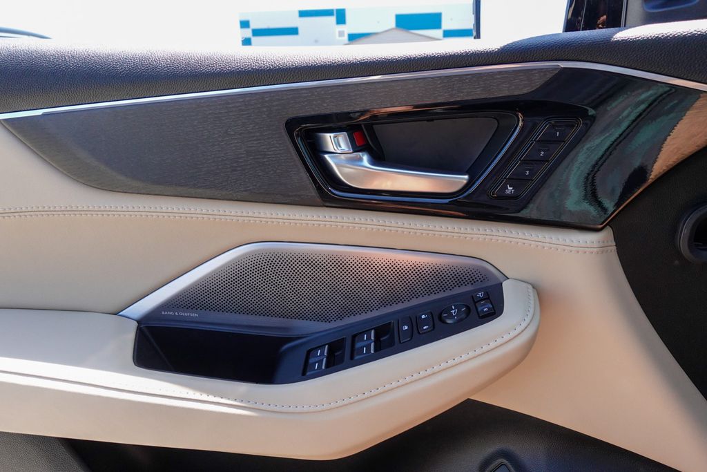 2025 Acura MDX SH-AWD Advance photo 8