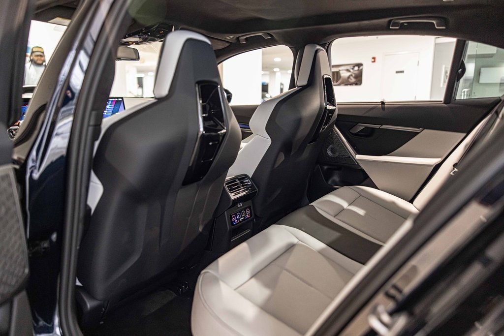 2025 BMW M5 - Image 32