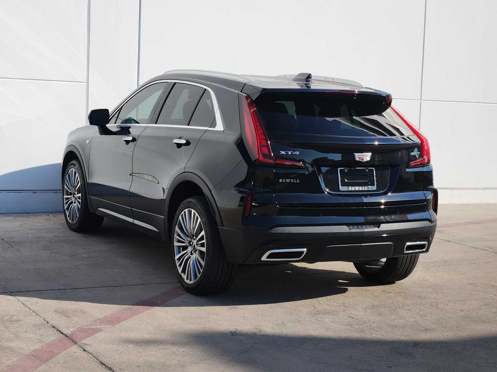 2025 Cadillac XT4 Premium Luxury photo 4
