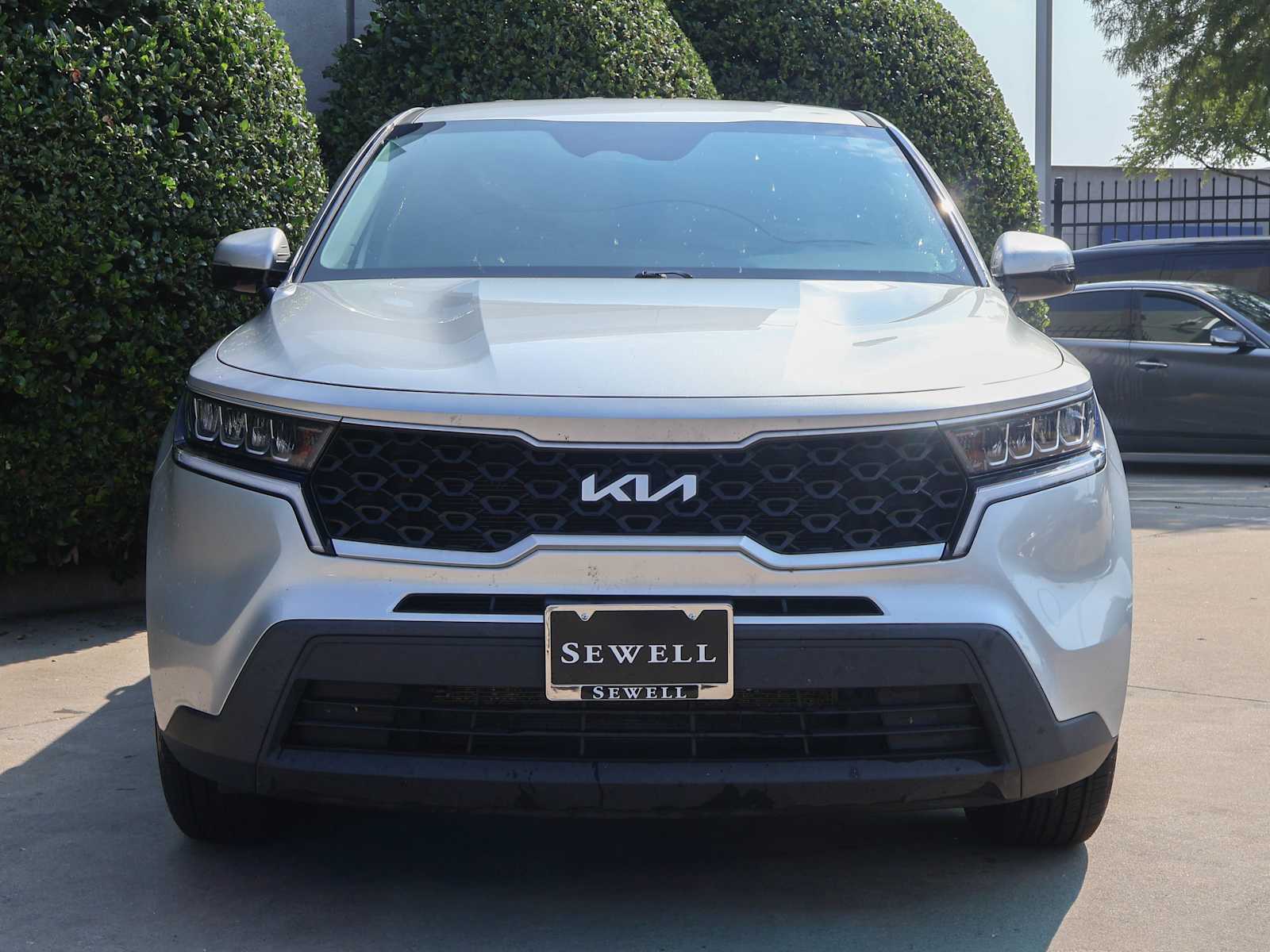 2022 Kia Sorento LX photo 2