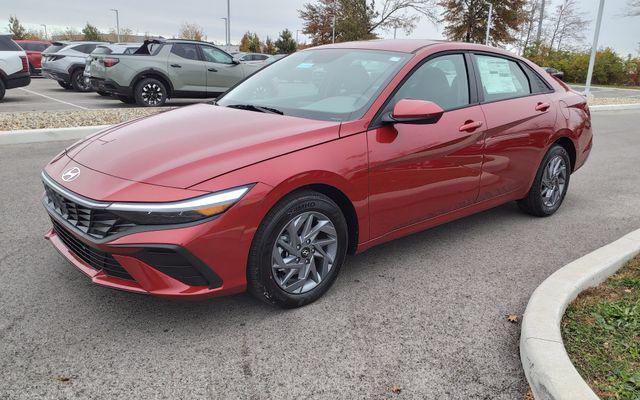 2026 Hyundai Elantra Hybrid Blue photo 2