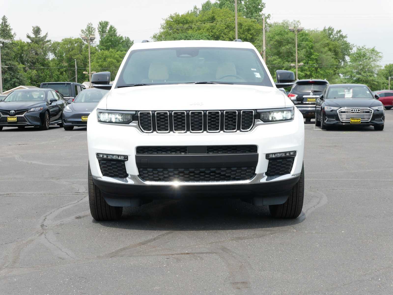 2025 Jeep Grand Cherokee Limited photo 2