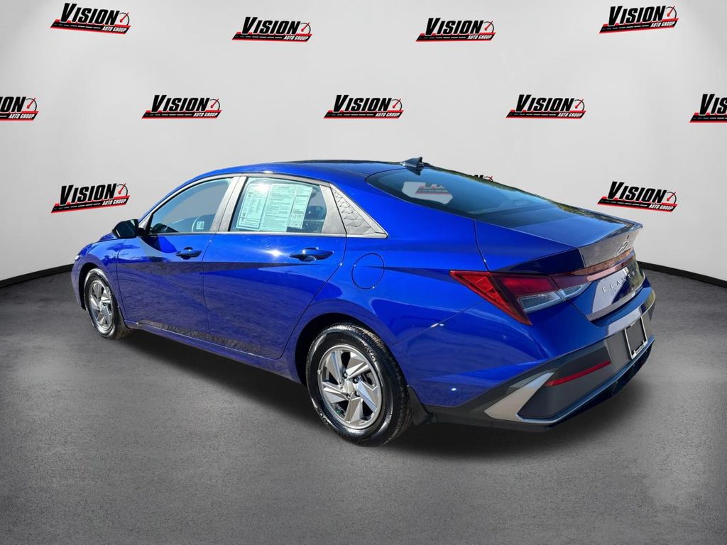 2024 Hyundai Elantra SE photo 7